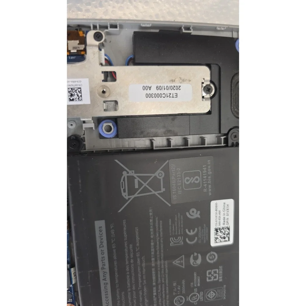 Dell Inspiron 5593 is a 15.6-inch mainstream budget laptop